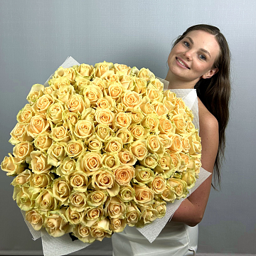 Букет 101 кремовая роза 70 см