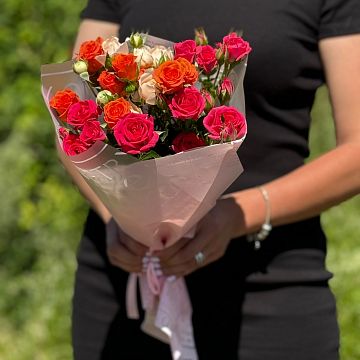 Букет 9 кустовых роз ассорти