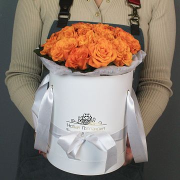 25 оранжевых роз в белой шляпной коробке №187