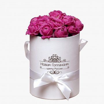 9 розовых кустовых пионовидных роз в маленькой белой коробке №241
