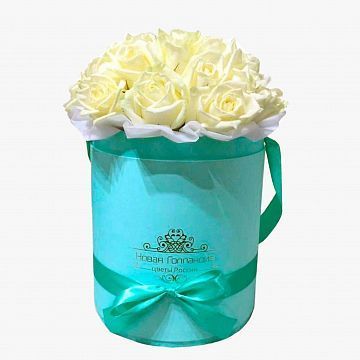 25 белых роз в коробке тиффани №72