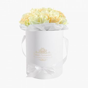 15 кремово-белых роз в маленькой белой коробке №755