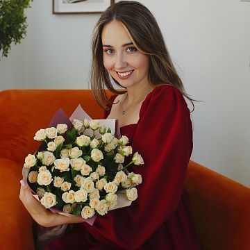 Букет 21 кремовая кустовая роза