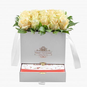 Белая коробка шкатулка 25 кремовых роз Raffaello в подарок №757