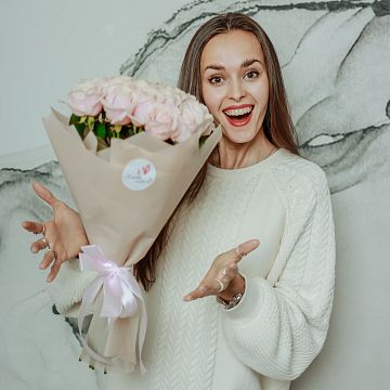 Букет 25 нюдовых роз с наклейкой Я тебя люблю