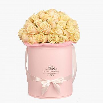 51 нюдовая роза в большой розовой шляпной коробке №312