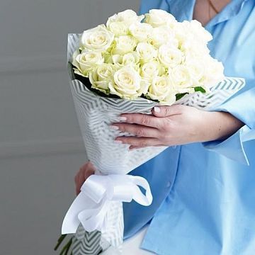 Букет 21 белая роза 60 см