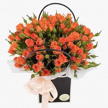 15 оранжевых кустовых роз в сумочке