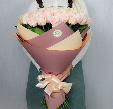 Букет 51 нюдовая роза 70см