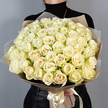 Букет 51 белая роза Кения 40 см в  упаковке