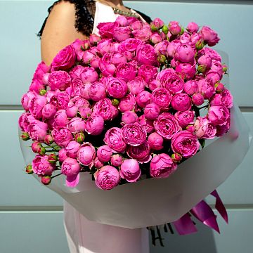 Букет из 25 розовых кустовых пионовидных роз Мисти