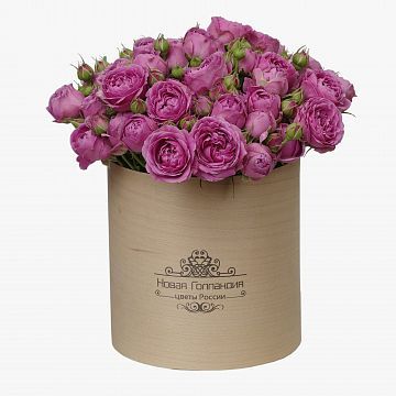 11 розовых кустовых пионовидных роз в деревянной шляпной коробке №25